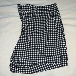 Old navy plaid black & white shorts - size 4